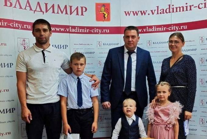 Дмитрий Наумов взял под контроль ситуацию с обманутыми дольщиками ЖК "Дуброва парк"