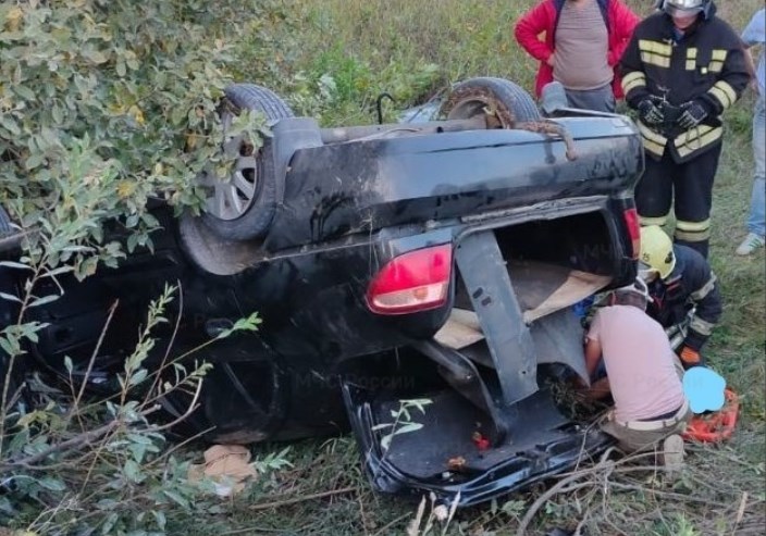 На дорогах Владимирской области опрокинулись трактор и легковой автомобиль 