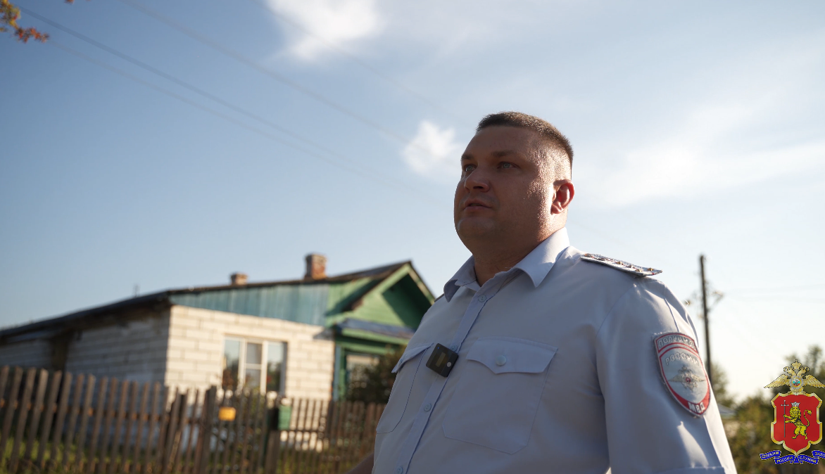 В Вязниковском районе участковый вытащил дедушку из горящего дома
