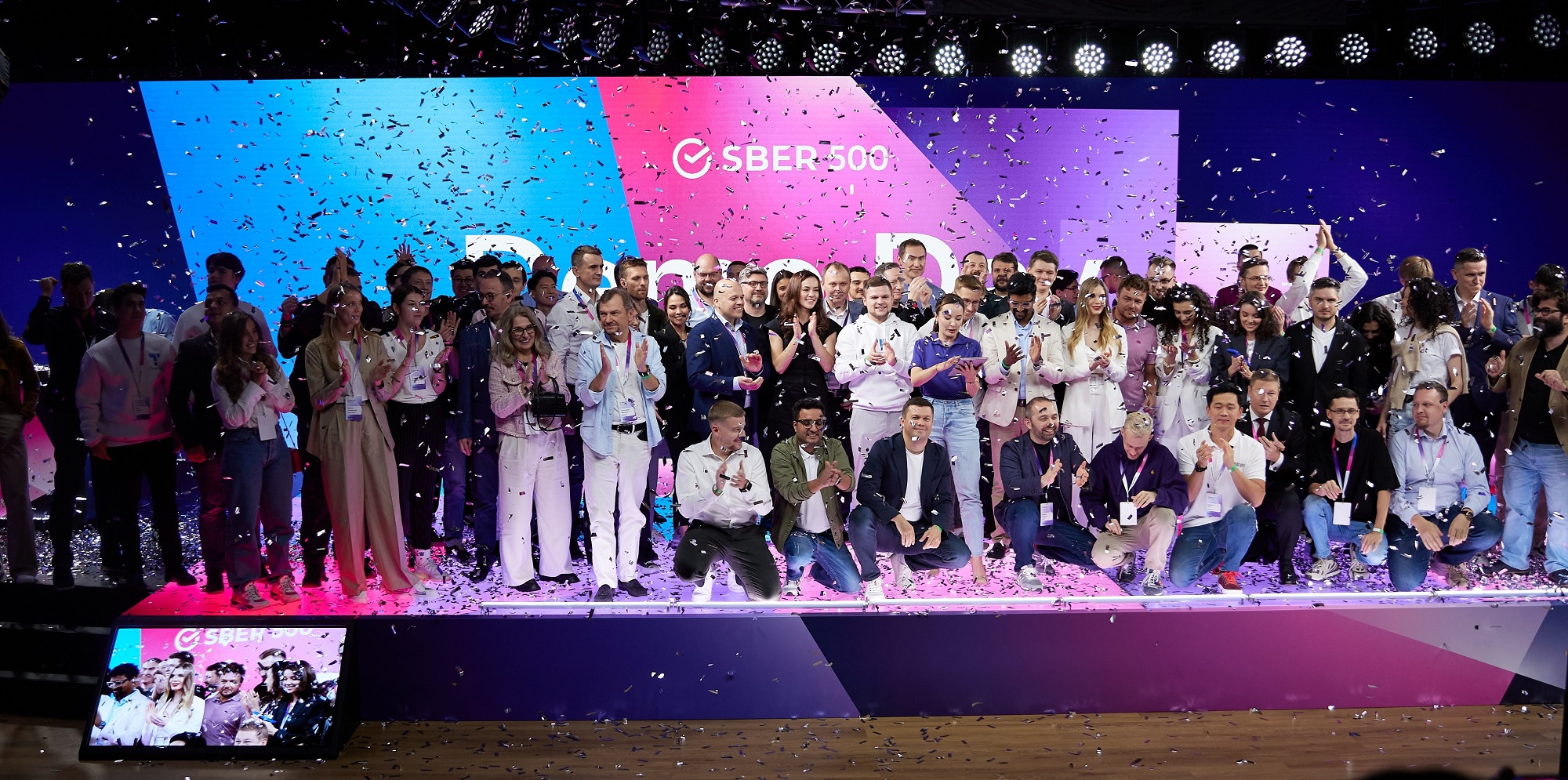 Более 240 млн рублей инвестиций предложили участникам акселератора Sber500 на демодней