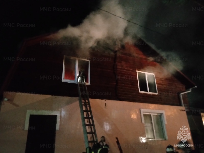 В центре Владимира пожар охватил частный жилой дом