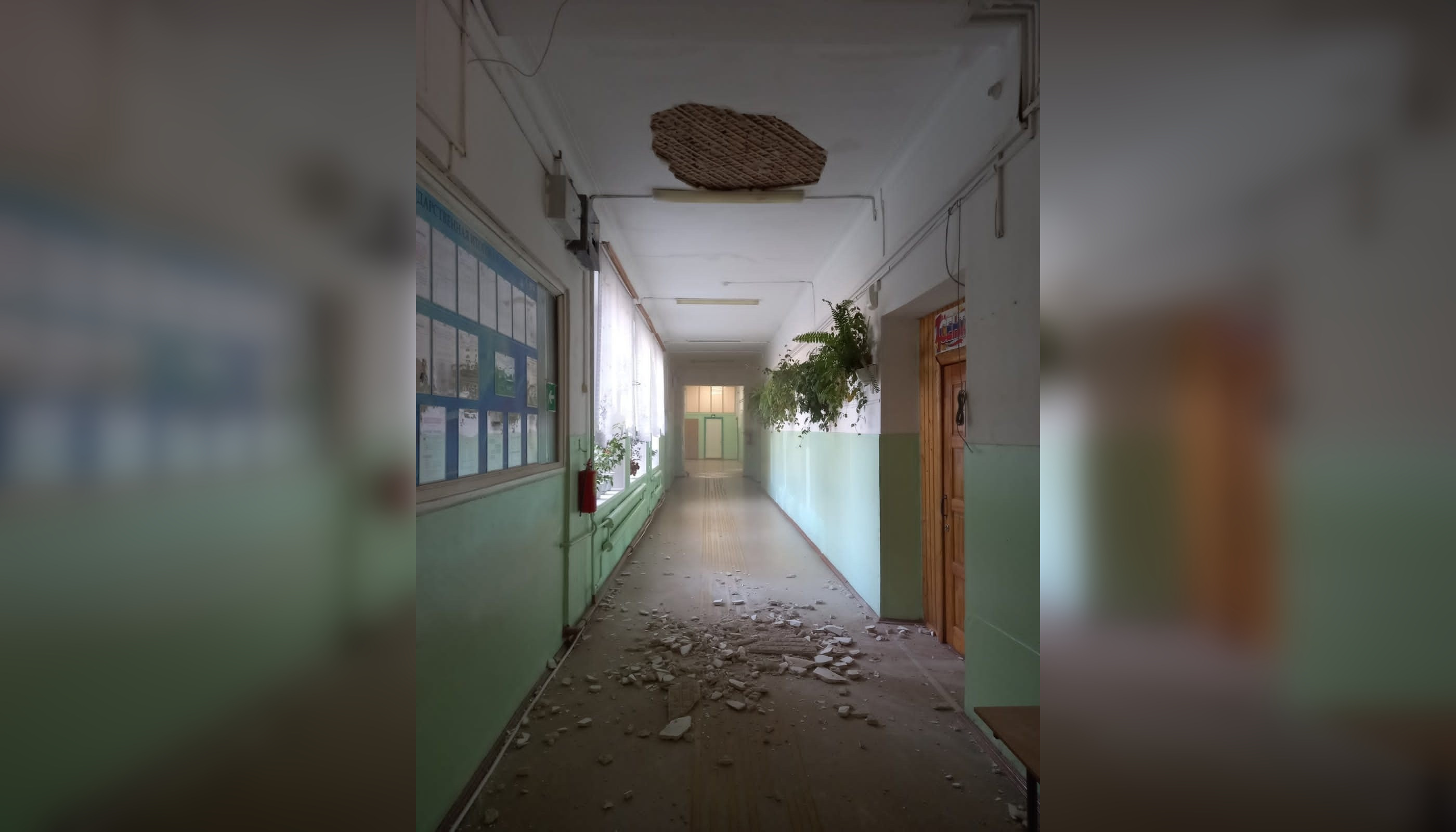В школе №2 города Лакинска штукатурка с потолка рухнула на восьмиклассницу