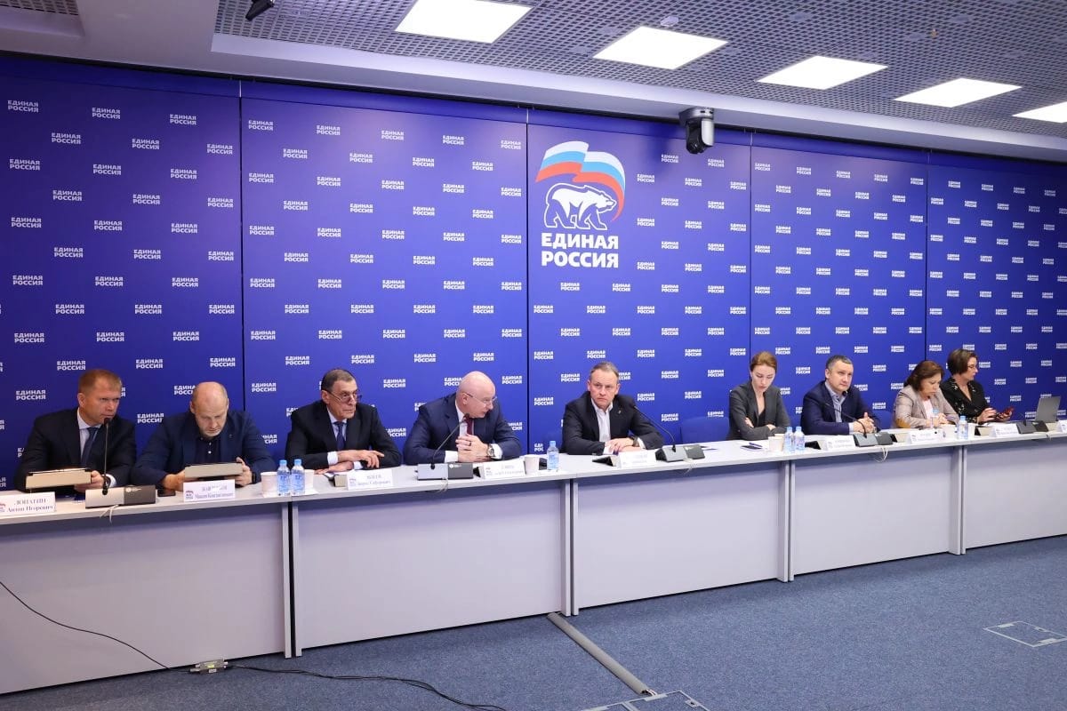 «Единая Россия» дала старт Всероссийскому конкурсу к 30-летию Конституции РФ