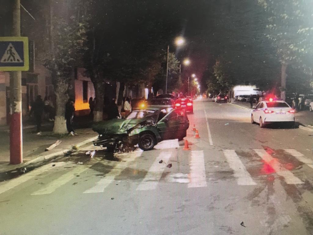 В Муроме в результе ДТП автомобиль "улетел" в дерево