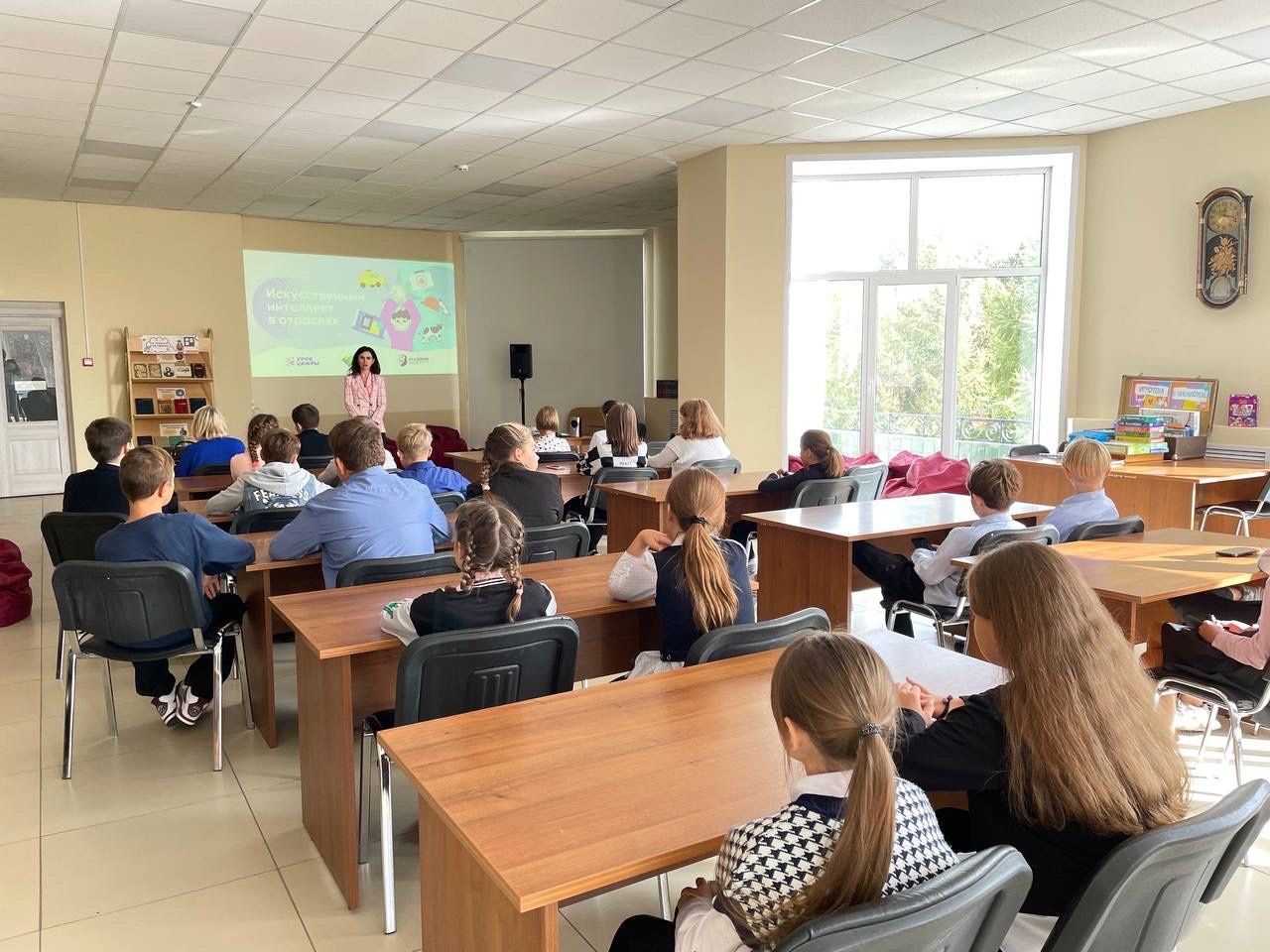 В городской библиотеке Владимира прошел «Урок цифры» для учеников 36 школы