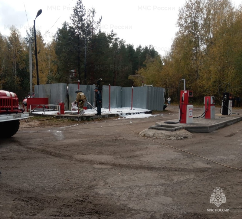 В Вязниковском районе загорелась заправка 