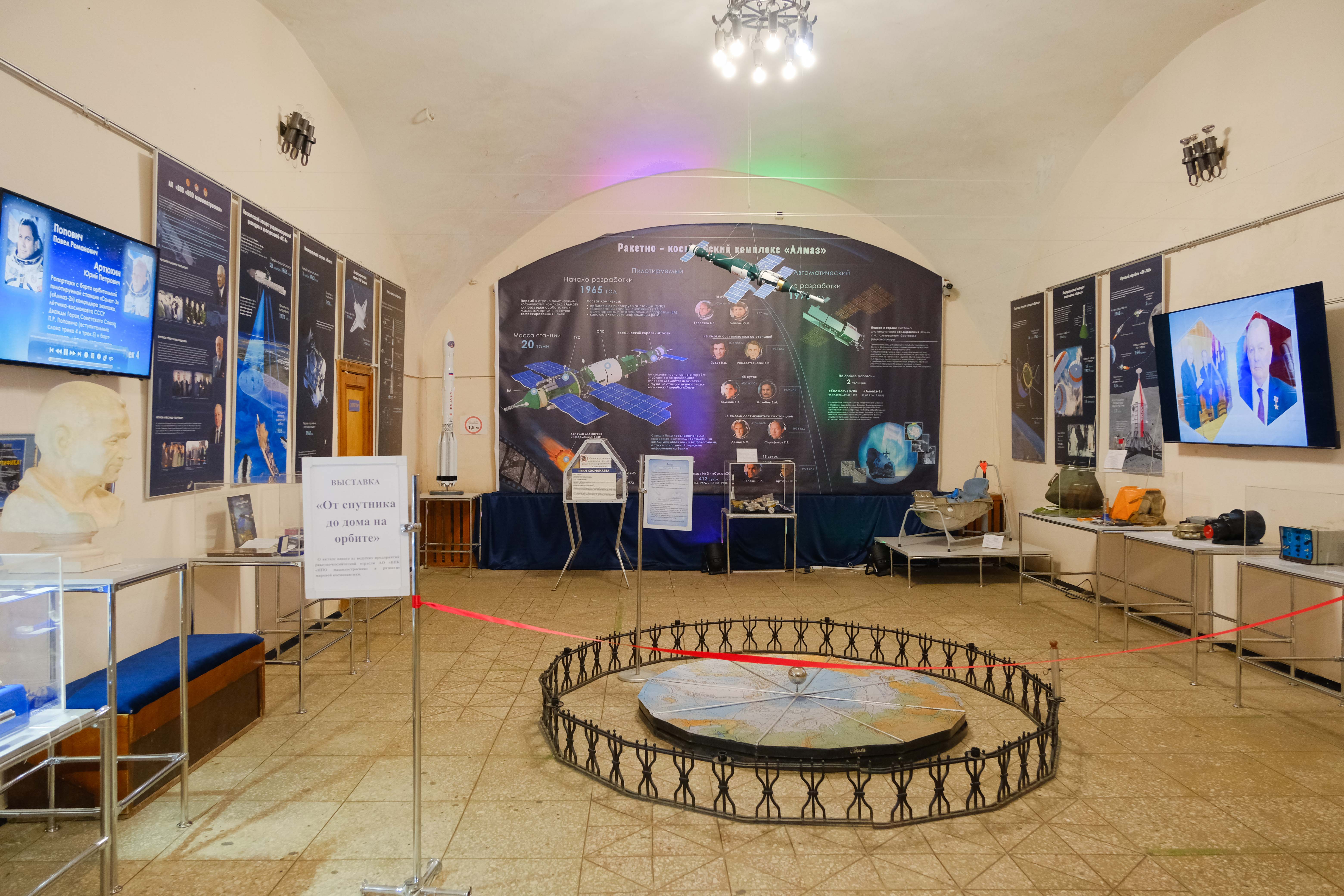 Во Владимирском планетарии открылась выставка, посвященная отечественной космонавтике