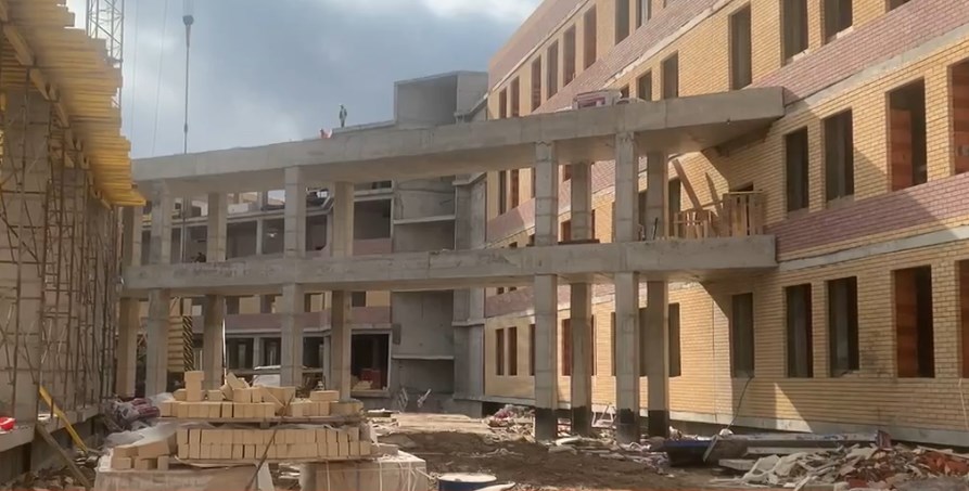 Срок достройки школы в Покрове снова продлят - до июля 2024 года