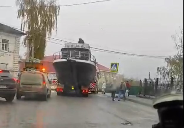 В Юрьев-Польском по улицам корабль водили