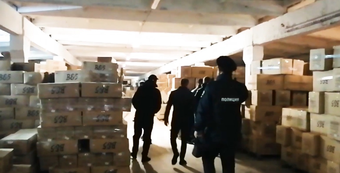 Во Владимирской области накрыли производителей подделок обуви известных брендов