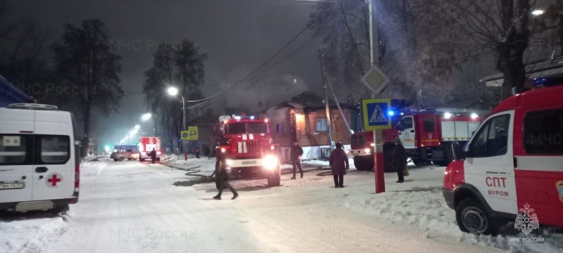 В Муроме пожар охватил жилой четырехквартирный дом