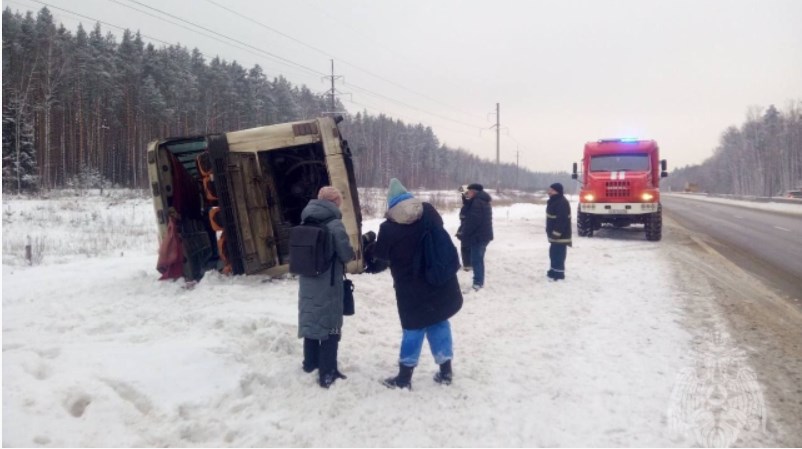 В Нижегородской области перевернулся рейсовый микроавтобус из Мурома