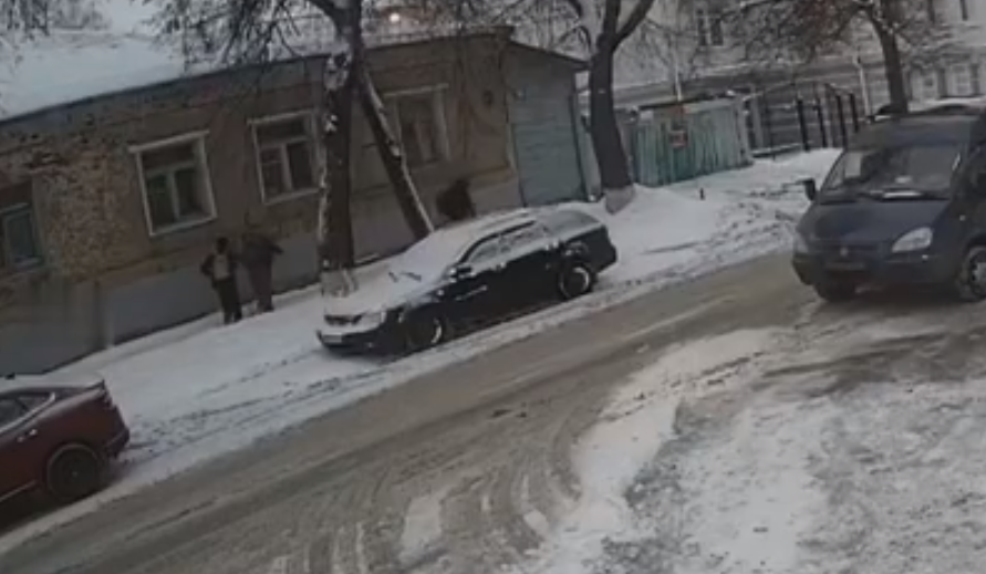 Полиция дала комментарий по подростку, бросившему в окно дома петарду в центре Владимира