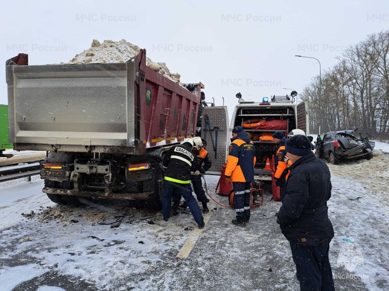  на трассе М-7 в Собинском районе столкнулись грузовик и легковушка