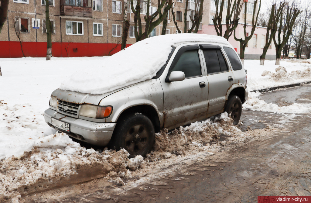 Владимирских автолюбителей просят убрать свои машины с 17 улиц на всю ночь