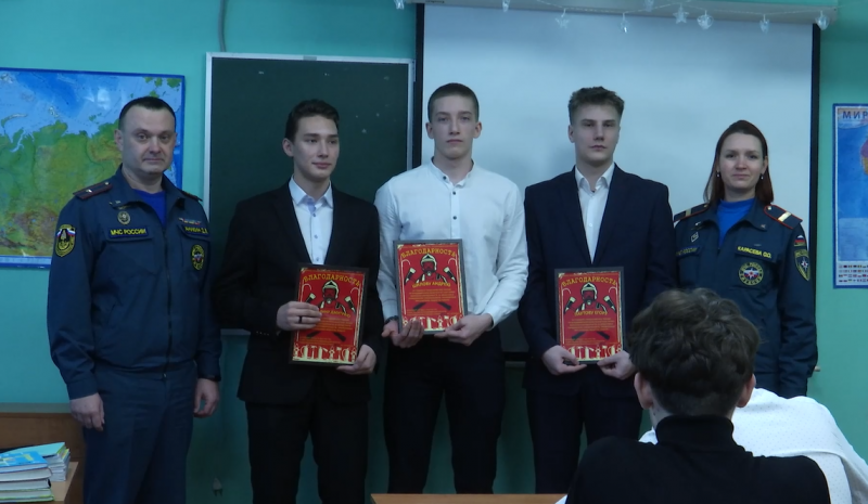 В Муроме трое одиннадцатиклассников спасли из горящего дома пенсионерку 