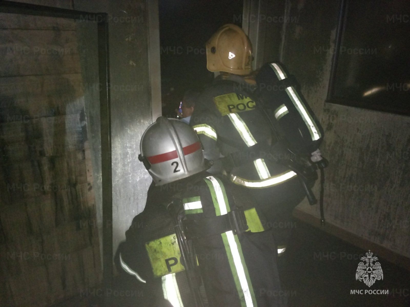 Ночью из-за пожара в бане во Владимире эвакуировали 10 человек