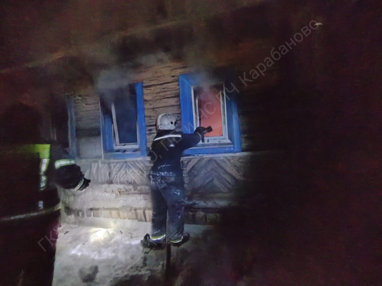Во Владимирской области дом полностью выгорел изнутри