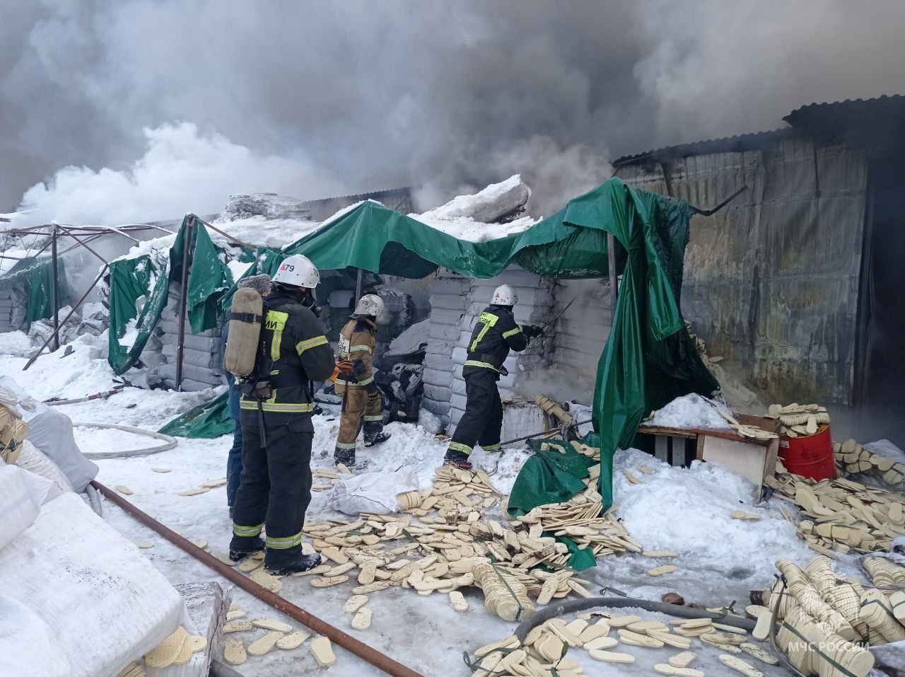 На швейной фабрике во Владимирской области вспыхнул крупный пожар