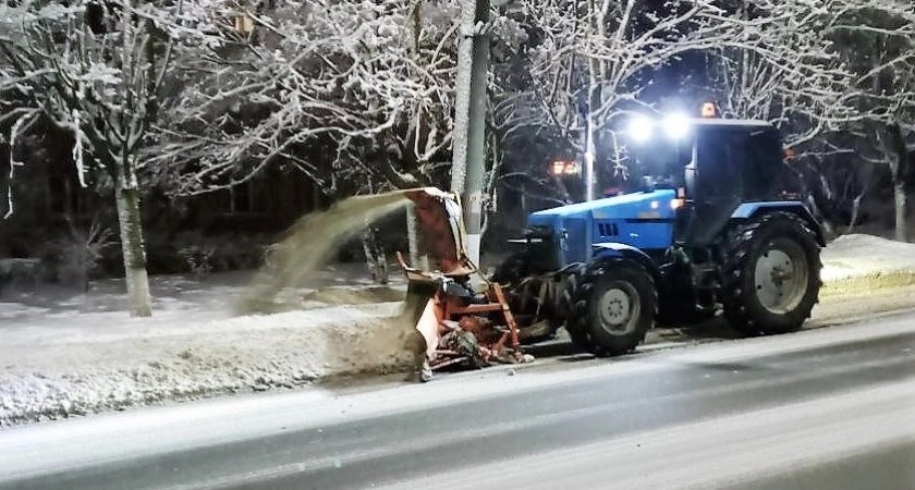 Владимирцев попросили не мешать уборке снега и убрать свои машины с 22 улиц города 