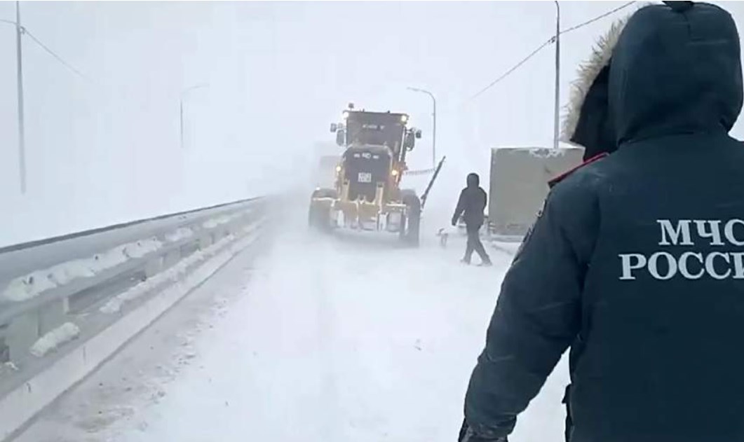 Из-за транспортного коллапса на М-12 установят снегозащитные ограждения