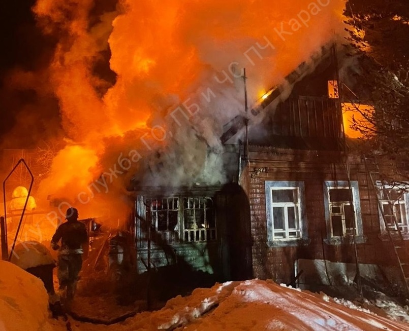 На крупном пожаре в Струнино мог погибнуть хозяин частного дома