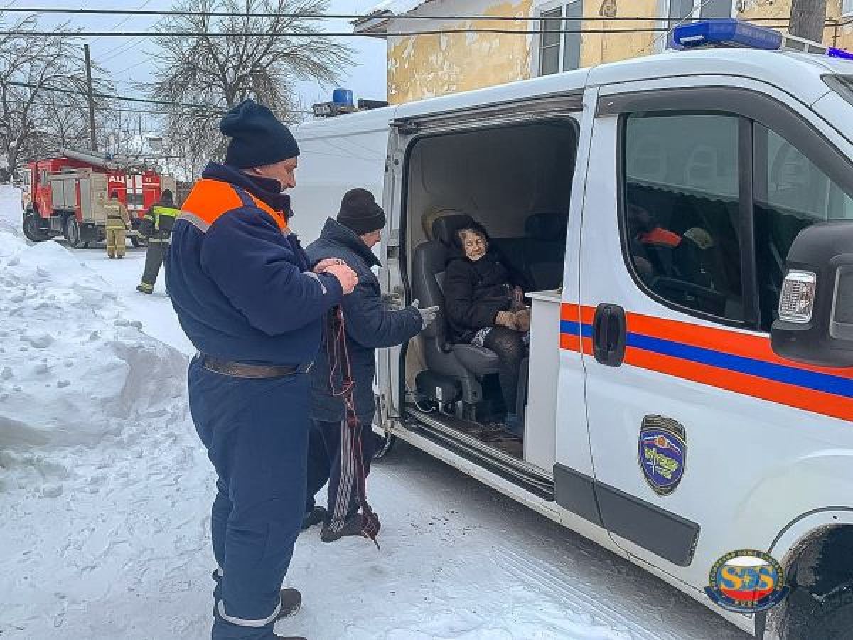 В Камешковском районе спасатели вызволяли пенсионерку из собственного дома