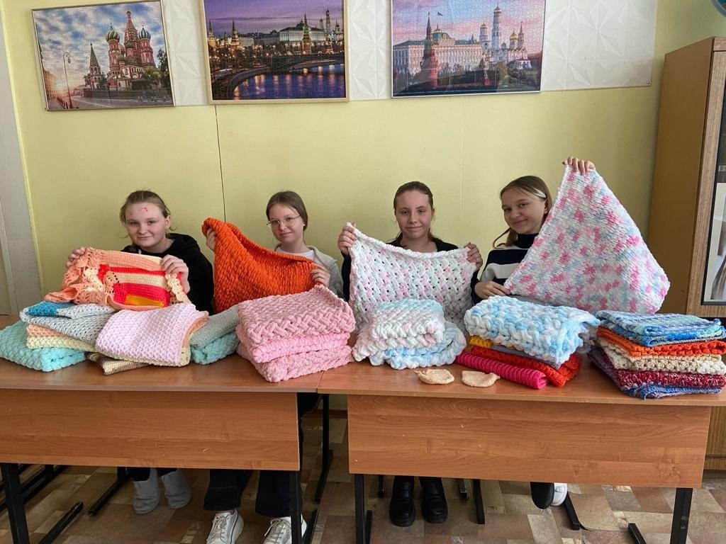  суздальские школьники связали теплые вещи для малышей