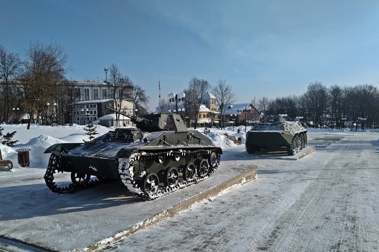 В сквере "Патриот" во Владимире появились новые танки и БТР 
