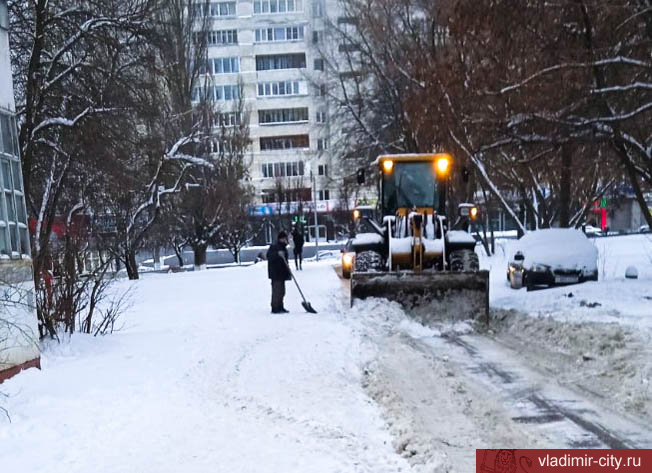 Владимирцев просят не мешать спецтехнике: с 15 улиц города нужно убрать автомобили