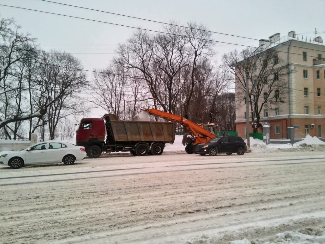 Спецтехника будет чистить от снега 17 улиц Владимира: водителей просят убрать авто