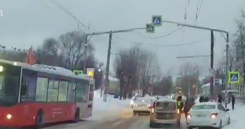 На переходе во Владимире автобус сбил 17-летнюю девушку