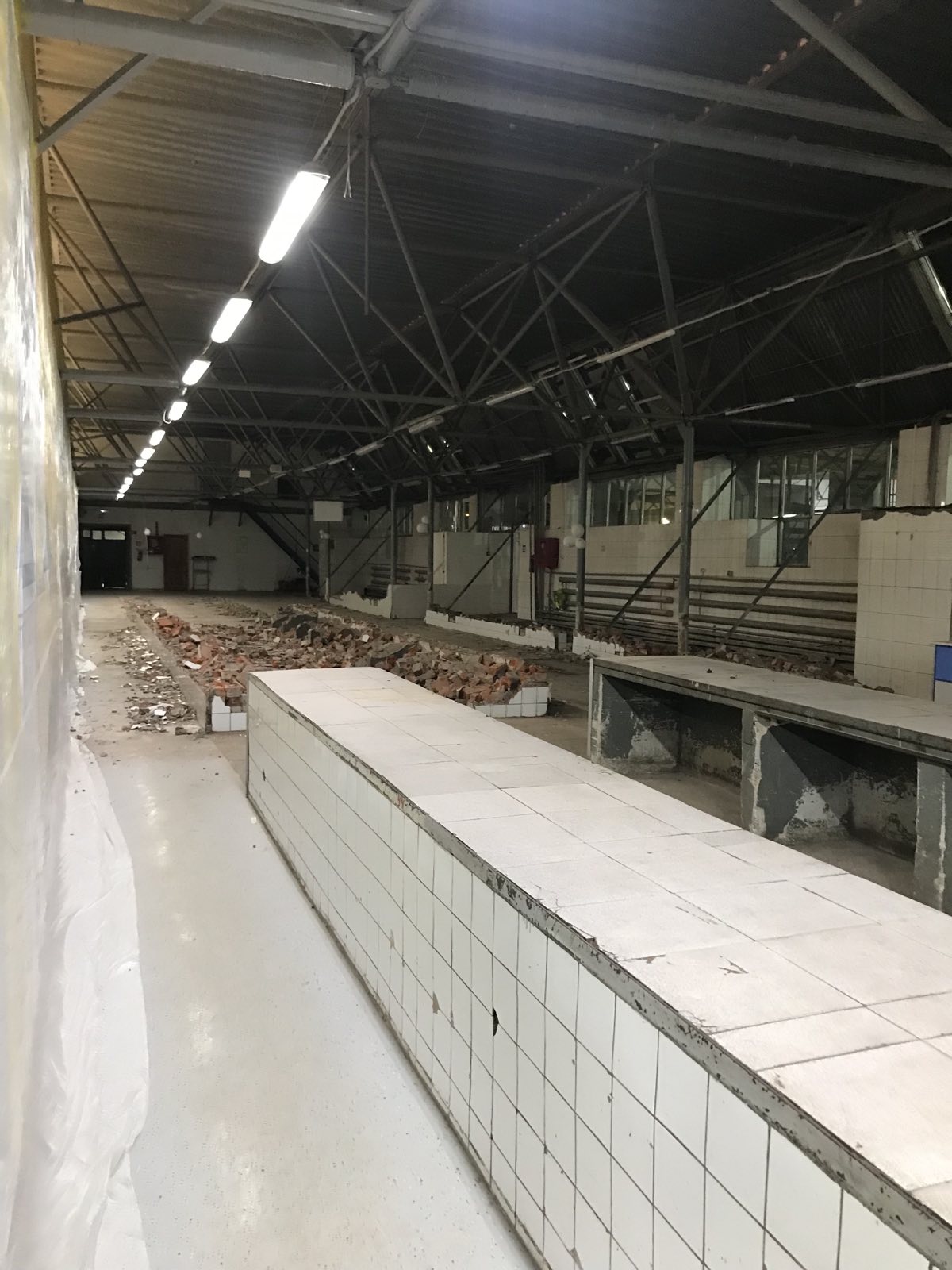 Во Владимире на Центральном рынке на Батурина начали реконструкцию овощного павильона
