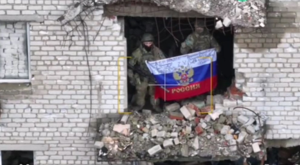 Мальчик из Владимира послал отцу в зону СВО поздравление с праздником и флаг России