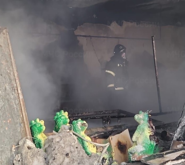 На производстве пластмассовых изделий в Кольчугинском районе вспыхнул пожар