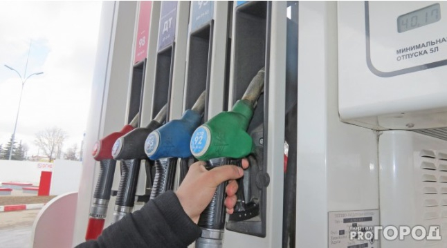 За среднюю зарплату во Владимирской области можно купить 886 литров топлива