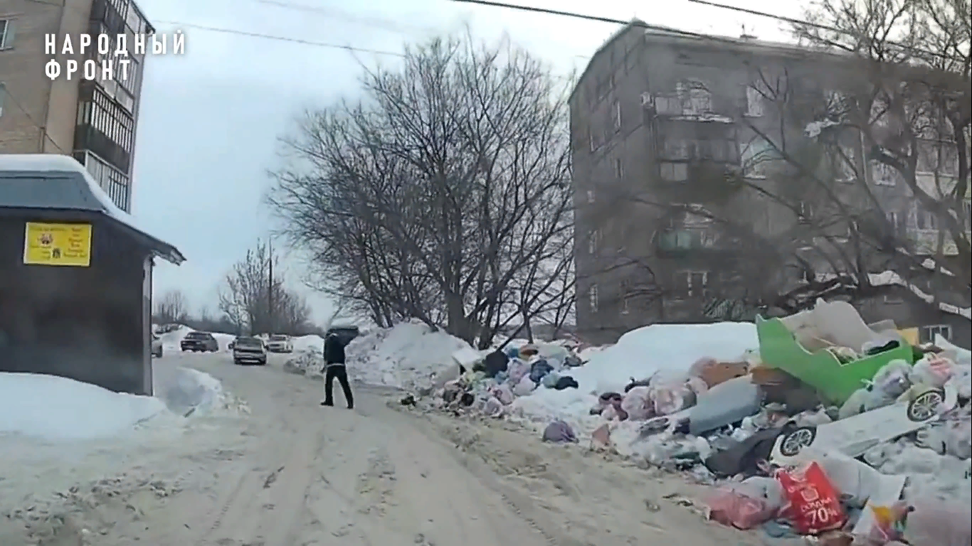 Жители Лакинска погрязли в мусоре 