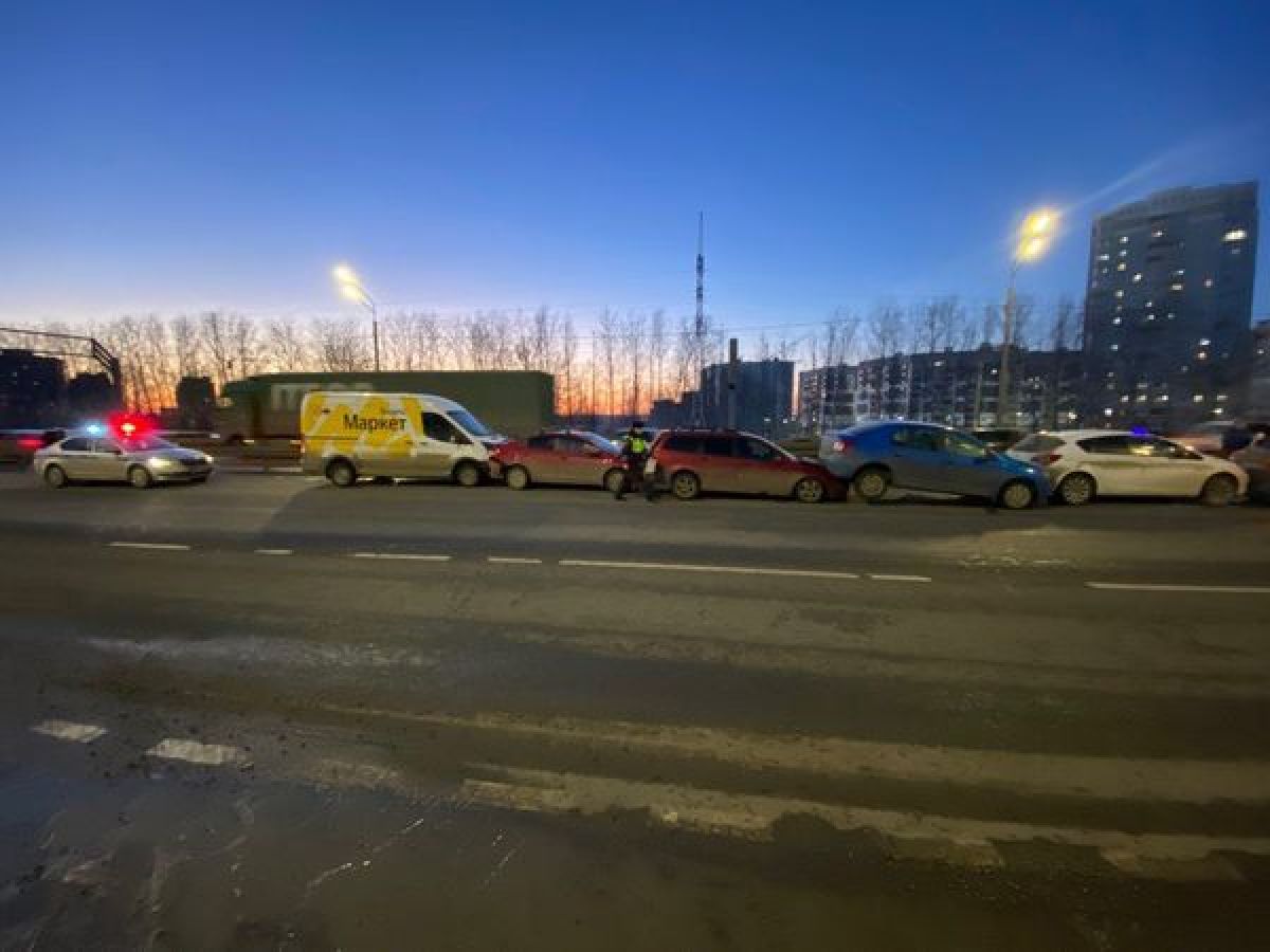"Паровозик по-владимирски": в областном центре столкнулись 6 автомобилей