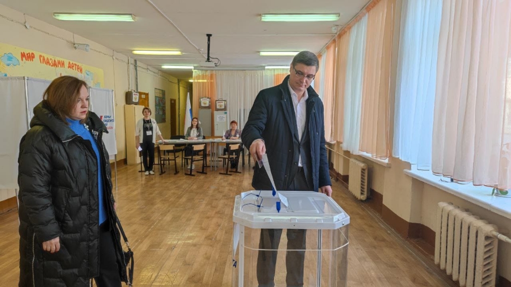 Губернатор Александр Авдеев принял участие в голосовании на выборах Президента России