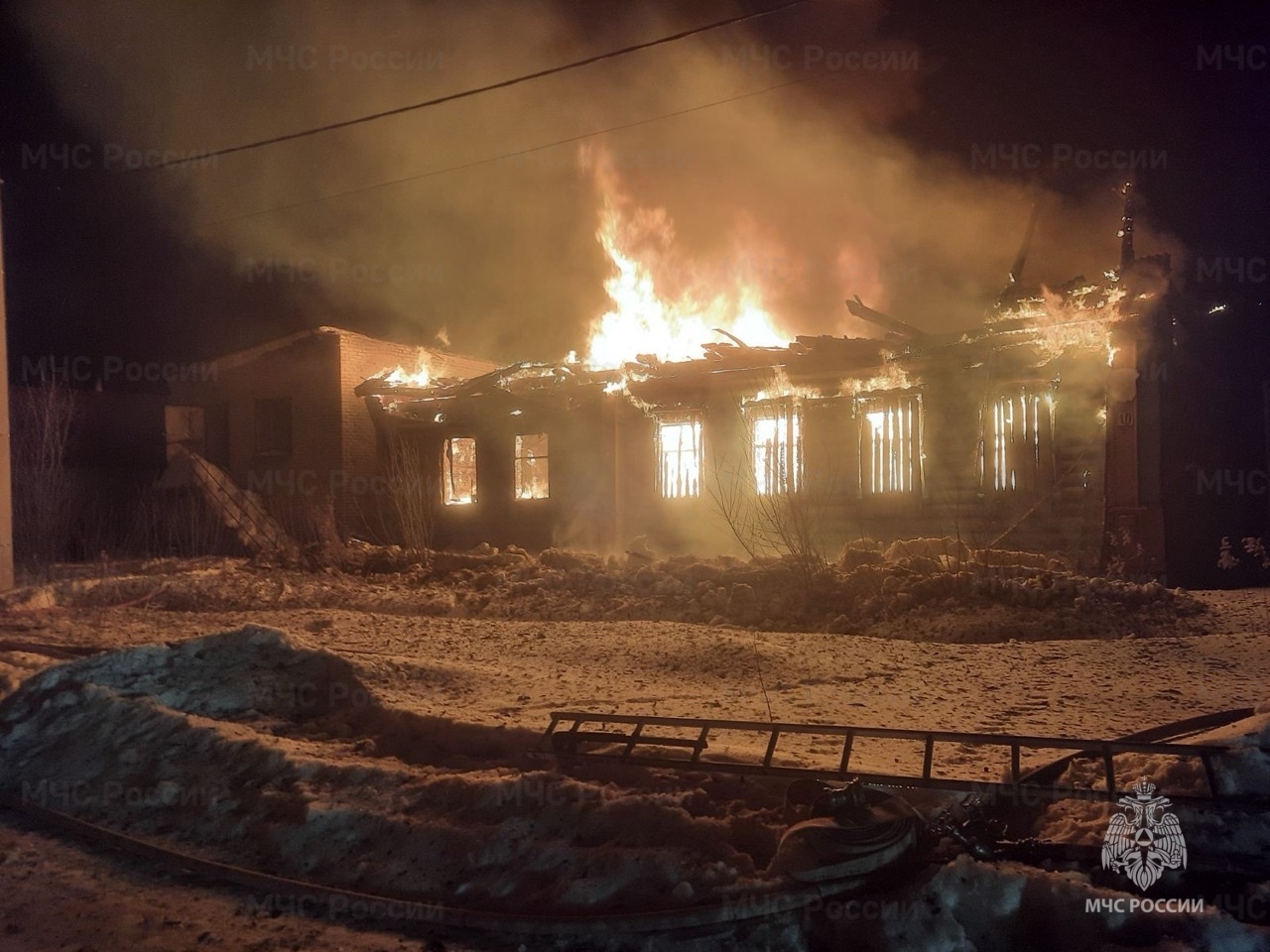 Пожар уничтожил большой частный дом в Гороховецком районе 
