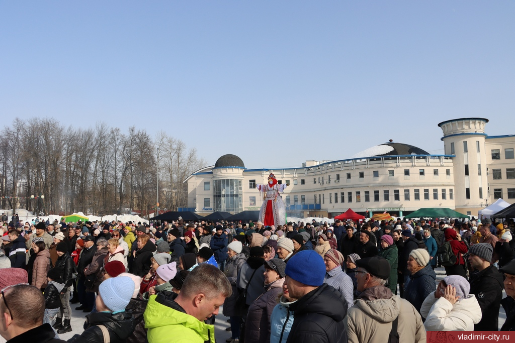 Главной площадкой масленичных гуляний во Владимире стал Центральный парк 
