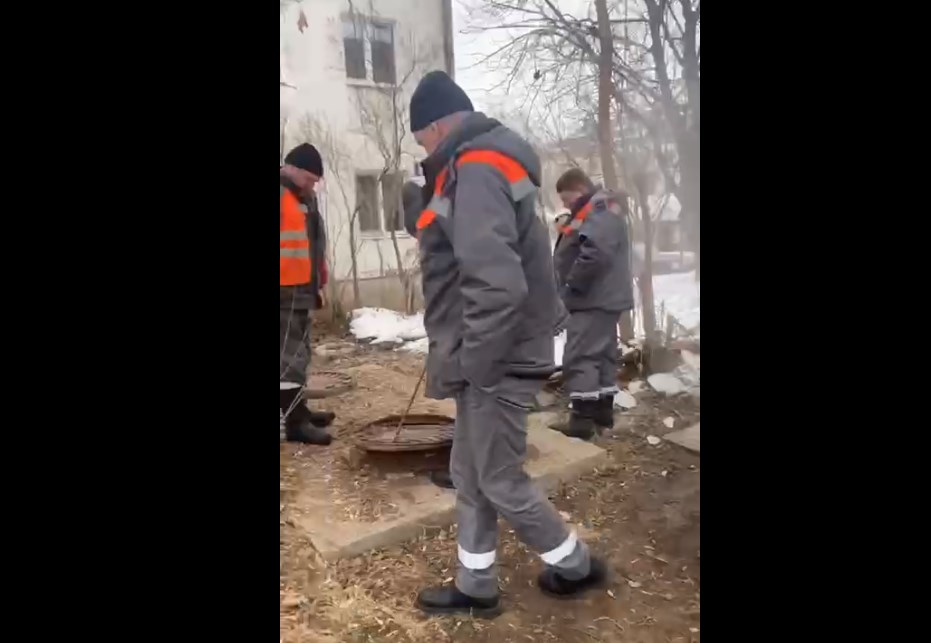 Во Владимире упавший с крыши снег пробил теплотрассу