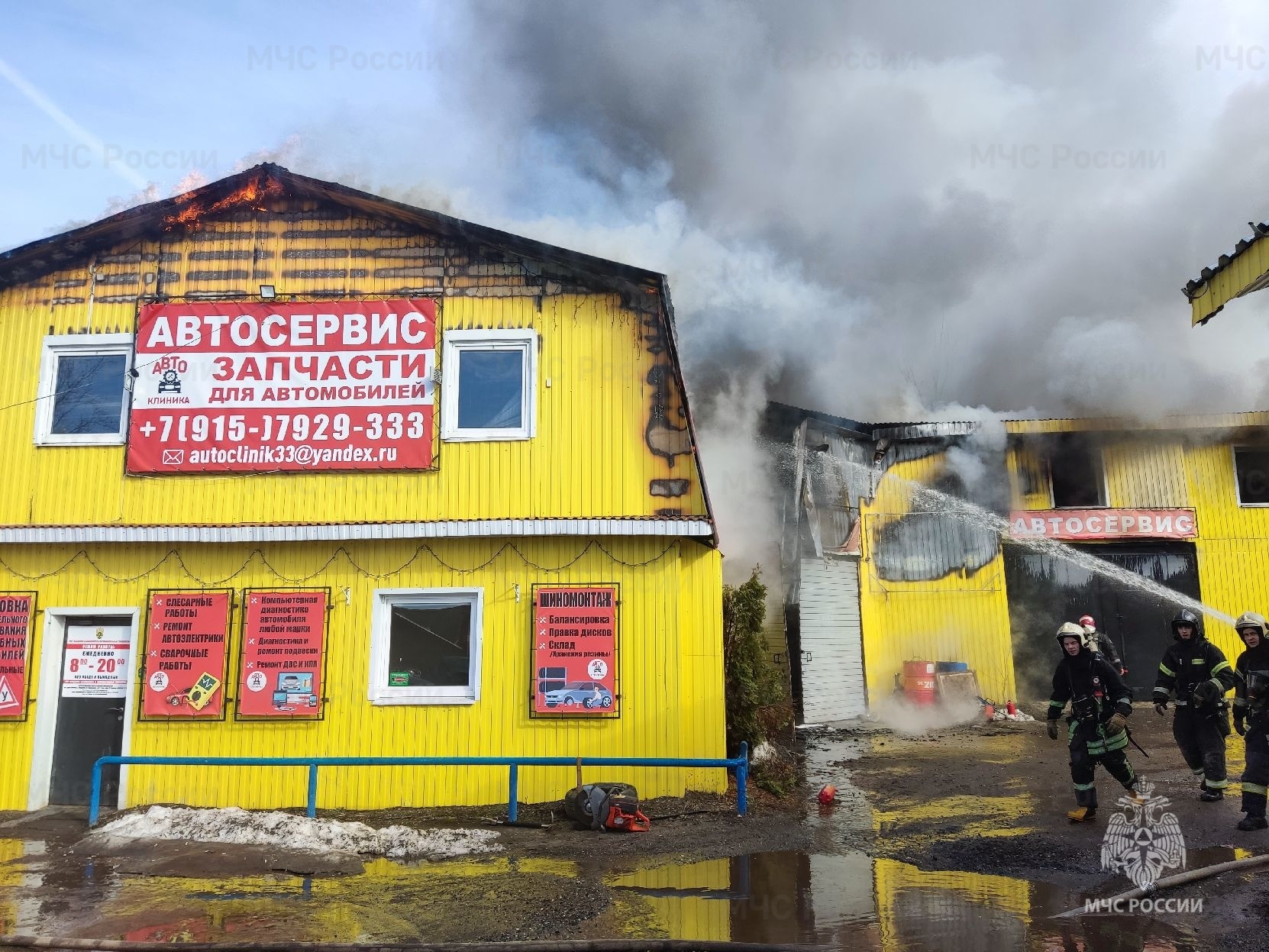Во Владимире крупный пожар вспыхнул в здании автосервиса