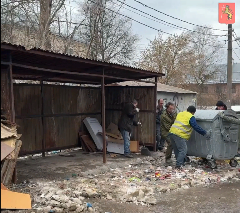 Жители улицы Луначарского во Владимире пожаловались на несвоевременный вывоз мусора 