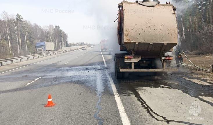 На трассе М-7 во Владимирской области загорелся грузовик 