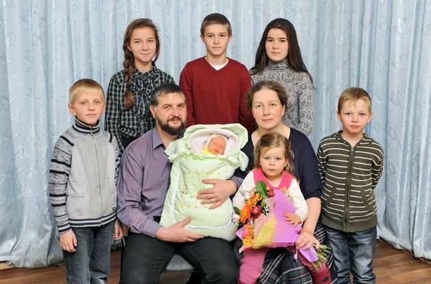 Президент Владимир Путин присвоил звание "Мать-героиня" жительнице Владимирской области 
