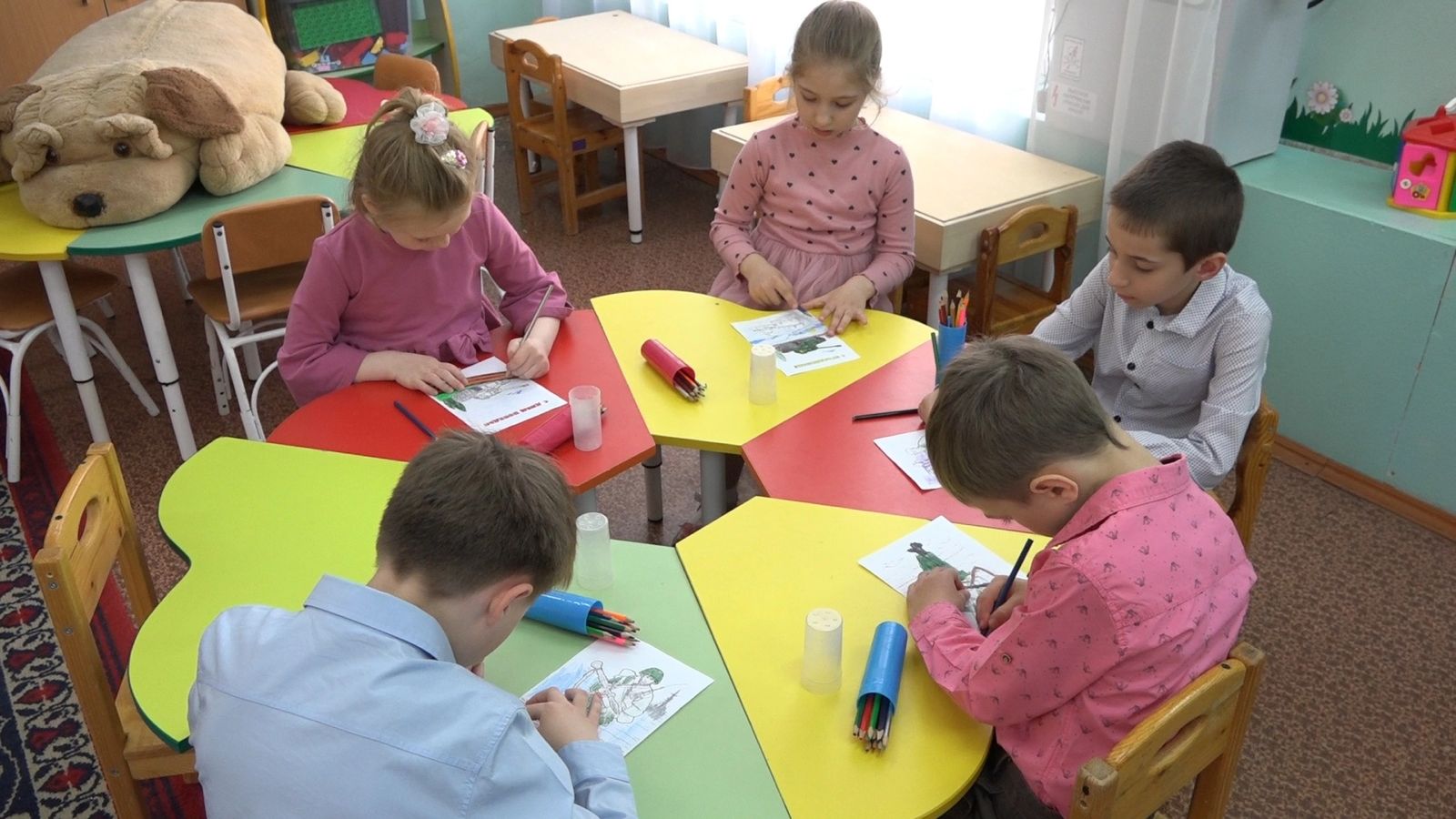 Воспитанники детского сада №6 приняли участие в акции «Рисуем Победу»