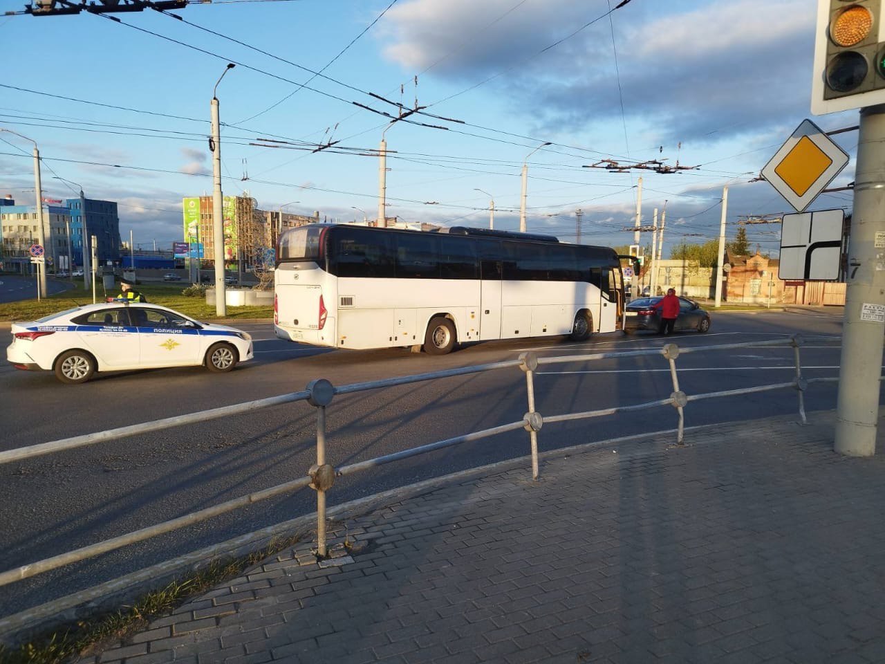 Во Владимире пенсионерка на легковушке влетела в пригородный автобус