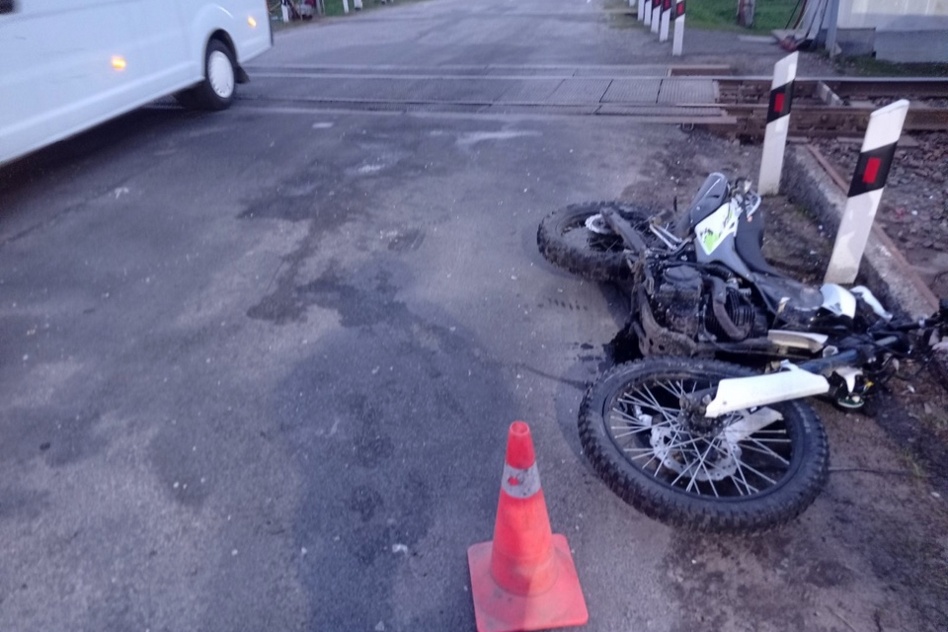 В Ковровском районе мотоцикл влетел в локомотив 