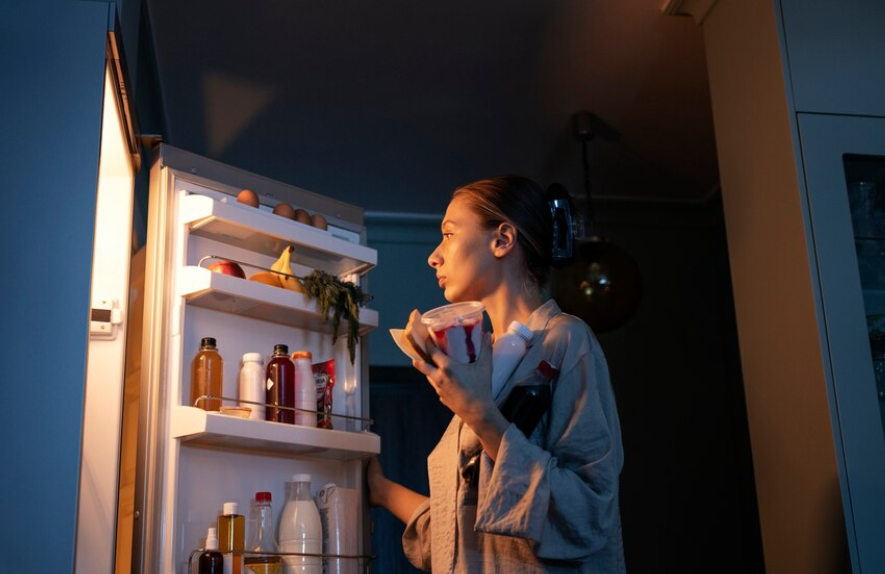 Устранить неприятный запах из холодильника: 3 самых рабочих способа